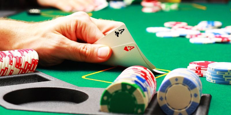 Chơi poker online kiếm tiền thật dễ dàng